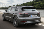 Porsche Cayenne Cayenne Turbo S E-Hybrid Cayenne Turbo S E-Hybrid Todo terreno Gris Cuarcita Metalizado Exterior Lateral-Posterior 5 puertas