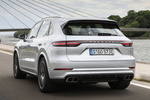 Porsche Cayenne Cayenne Turbo S E-Hybrid Cayenne Turbo S E-Hybrid Todo terreno Plata Rodio Metalizado Exterior Lateral-Posterior 5 puertas