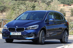 BMW Serie 2 218i DCT Active Tourer Active Tourer Sport con L&iacute;nea Cromada exterior Monovolumen Mediterranblau Exterior Frontal-Lateral 5 puertas
