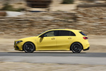 Mercedes-Benz Clase A AMG 35 4MATIC AMG 35 4MATIC Paquete Night AMG Turismo Amarillo Sol Exterior Lateral 5 puertas
