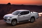 Mitsubishi L200 Doble Cabina 220 DI-D 6AT Doble Cabina Kaiteki Pick up Blanco Diamante metalizado Exterior Frontal-Lateral 4 puertas