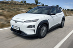 Hyundai Kona El&eacute;ctrico 150 kW (204 CV) Style 64 kWh El&eacute;ctrico Style Todo terreno Chalk White / Phantom Black Exterior Frontal-Lateral 5 puertas