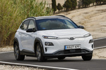 Hyundai Kona El&eacute;ctrico 150 kW (204 CV) Style 64 kWh El&eacute;ctrico Style Todo terreno Chalk White / Phantom Black Exterior Lateral-Frontal 5 puertas