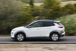 Hyundai Kona El&eacute;ctrico 150 kW (204 CV) Style 64 kWh El&eacute;ctrico Style Todo terreno Chalk White / Phantom Black Exterior Lateral 5 puertas