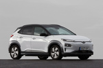 Hyundai Kona El&eacute;ctrico 150 kW (204 CV) Style 64 kWh El&eacute;ctrico Style Todo terreno Chalk White / Phantom Black Exterior Lateral-Frontal 5 puertas