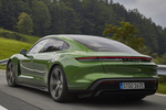 Porsche Taycan Turbo S Turbo S con llantas Exclusive Design Carbono Turismo Verde Mamba Metalizado Exterior Lateral-Posterior 4 puertas