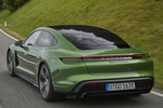 Porsche Taycan Turbo S Turbo S con llantas Exclusive Design Carbono Turismo Verde Mamba Metalizado Exterior Lateral-Posterior 4 puertas