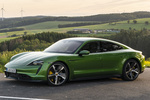 Porsche Taycan Turbo S Turbo S con llantas Exclusive Design Carbono Turismo Verde Mamba Metalizado Exterior Frontal-Lateral 4 puertas