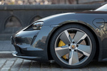Porsche Taycan Turbo S Turbo S con llantas Exclusive Design Carbono Turismo Gris Lava Metalizado Exterior Llanta 4 puertas
