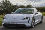 Porsche Taycan Turbo S Turbo S con llantas Exclusive Design Carbono Turismo Blanco Carrara Metalizado Exterior Frontal-Lateral 4 puertas