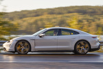 Porsche Taycan Turbo S Turbo S con llantas Exclusive Design Carbono Turismo Blanco Carrara Metalizado Exterior Lateral 4 puertas