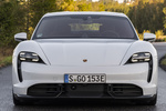 Porsche Taycan Turbo S Turbo S con llantas Exclusive Design Carbono Turismo Blanco Carrara Metalizado Exterior Frontal 4 puertas