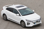 Hyundai IONIQ El&eacute;ctrico 100 kW (136 CV) El&eacute;ctrico Style Turismo Polar White Exterior Cenital-Lateral-Frontal 5 puertas