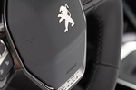 Peugeot 208 Puretech 100 Allure Turismo Interior Volante 5 puertas