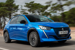Peugeot 208 EV 100kW e-208 GT Line Turismo Azul V&eacute;rtigo Exterior Lateral-Frontal 5 puertas