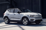 Volvo XC40 P8 AWD Recharge Recharge Todo terreno Gris Plata Glaciar Exterior Lateral-Frontal 5 puertas
