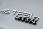 Audi Q5 55 TFSIe quattro-ultra S tronic S line (TFSIe) Todo terreno Blanco Glaciar metalizado Exterior Emblema marca 5 puertas