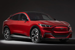 Ford Mustang Mach-E AWD 198 kW (269 CV) Rango Est&aacute;ndar 76 kWh Mach-E AWD Rango Est&aacute;ndar Todo terreno Rojo Rapid Met&aacute;lico Exterior Lateral-Frontal 5 puertas