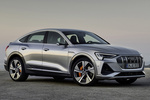 Audi e-tron Sportback 55 quattro Sportback S line Todo terreno Plata Florete metalizado Exterior Lateral-Frontal 5 puertas
