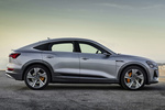 Audi e-tron Sportback 55 quattro Sportback S line Todo terreno Plata Florete metalizado Exterior Lateral 5 puertas