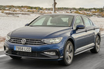 Volkswagen Passat Passat R-Line R-Line Turismo Lapiz Blue Metallic Exterior Frontal-Lateral 4 puertas