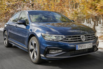 Volkswagen Passat Passat R-Line R-Line Turismo Lapiz Blue Metallic Exterior Lateral-Frontal 4 puertas