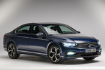 Volkswagen Passat Passat R-Line R-Line Turismo Lapiz Blue Metallic Exterior Lateral-Frontal 4 puertas