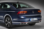 Volkswagen Passat Passat R-Line R-Line Turismo Lapiz Blue Metallic Exterior Posterior 4 puertas