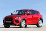 Jaguar E-PACE D180 AWD Auto. SE R-Dynamic con Black Pack Todo terreno Firenze Red Exterior Frontal-Lateral 5 puertas