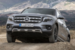 Mercedes-Benz GLB 200d 4MATIC Paquete OFF-ROAD Exterior Todo terreno Mountain Grey Exterior Frontal-Lateral 5 puertas