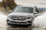 Mercedes-Benz GLB 200d 4MATIC Paquete OFF-ROAD Exterior Todo terreno Mountain Grey Exterior Frontal-Lateral 5 puertas