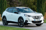 Peugeot 2008 e-2008 100 kW (136 CV) e-2008 GT Pack Todo terreno Blanco Nacarado Exterior Lateral-Frontal 5 puertas