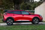 Peugeot 2008 PureTech 130 S/S Allure Todo terreno Elixir Red Exterior Lateral 5 puertas