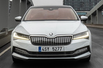 Skoda Superb iV 1.4 TSI PHEV iV Style Turismo Blanco Candy Exterior Lateral-Frontal 5 puertas