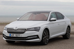 Skoda Superb iV 1.4 TSI PHEV iV Style Turismo Blanco Candy Exterior Frontal-Lateral 5 puertas