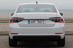 Skoda Superb iV 1.4 TSI PHEV iV Style Turismo Blanco Candy Exterior Posterior 5 puertas
