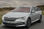 Skoda Superb Combi iV 1.4 TSI PHEV L&K Combi iV Laurin&Klement Turismo familiar Plata Brillante Metalizado Exterior Frontal-Lateral 5 puertas