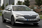 Skoda Superb Combi iV 1.4 TSI PHEV L&K Combi iV Laurin&Klement Turismo familiar Plata Brillante Metalizado Exterior Lateral-Frontal 5 puertas