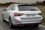 Skoda Superb Combi iV 1.4 TSI PHEV L&K Combi iV Laurin&Klement Turismo familiar Plata Brillante Metalizado Exterior Lateral-Posterior 5 puertas
