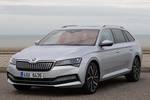 Skoda Superb Combi iV 1.4 TSI PHEV L&K Combi iV Laurin&Klement Turismo familiar Plata Brillante Metalizado Exterior Frontal-Lateral 5 puertas