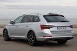 Skoda Superb Combi iV 1.4 TSI PHEV L&K Combi iV Laurin&Klement Turismo familiar Plata Brillante Metalizado Exterior Lateral-Posterior 5 puertas