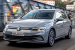 Volkswagen Golf 1.5 eTSI 150 CV Style Turismo Gris Moonstone Exterior Frontal-Lateral 5 puertas