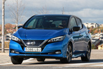 Nissan LEAF 62 kWh e Tekna Turismo Azul Vivid / Negro Metalizado Exterior Frontal-Lateral 5 puertas