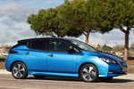 Nissan LEAF 62 kWh e Tekna Turismo Azul Vivid / Negro Metalizado Exterior Lateral 5 puertas