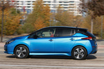 Nissan LEAF 62 kWh e Tekna Turismo Azul Vivid / Negro Metalizado Exterior Lateral 5 puertas