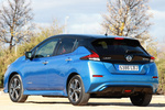 Nissan LEAF 62 kWh e Tekna Turismo Azul Vivid / Negro Metalizado Exterior Lateral-Posterior 5 puertas