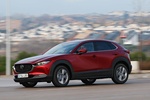 Mazda CX-30 2.0 SKYACTIV-X 132 kW (180 CV) Zenith Todo terreno Soul Red Crystal Exterior Frontal-Lateral 5 puertas