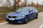BMW Serie 3 330i xDrive Touring Aut. Touring M Sport Turismo familiar Azul Portimao Exterior Frontal-Lateral 5 puertas