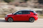 Opel Corsa 1.2T 74 kW (100 CV) Elegance con Style Pack Black Turismo Rojo Incandescente Exterior Cenital-Lateral 5 puertas