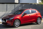 Mazda Mazda2 e-SKYACTIV G 1.5 66 kW (90 CV) M Hybrid Gama Mazda2 Turismo Soul Red Crystal Exterior Frontal-Lateral 5 puertas